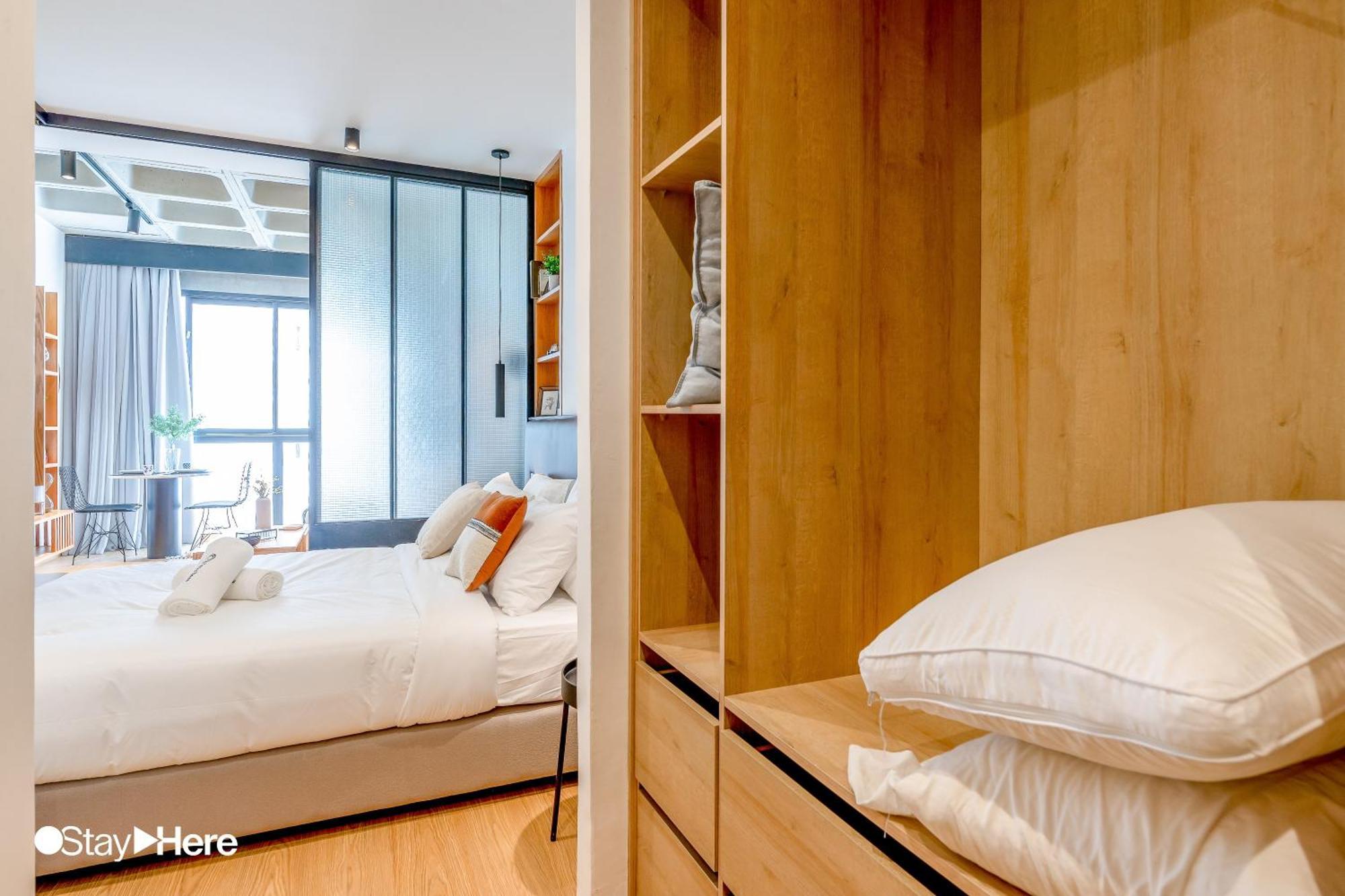 Stayhere - Gauthier 1 - Modern Casablanca